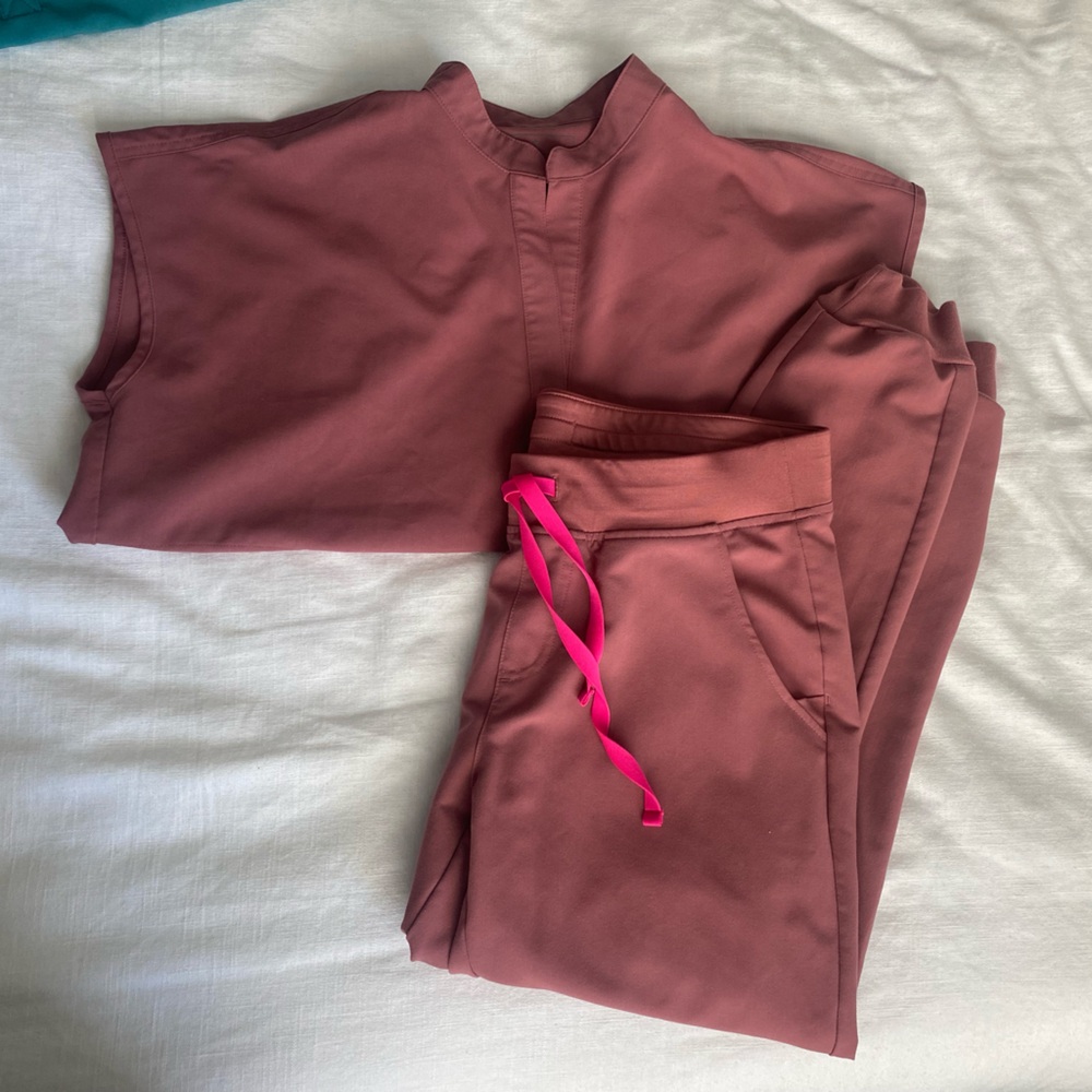 Mauve Rafaela Top and Zamora Jogger Set